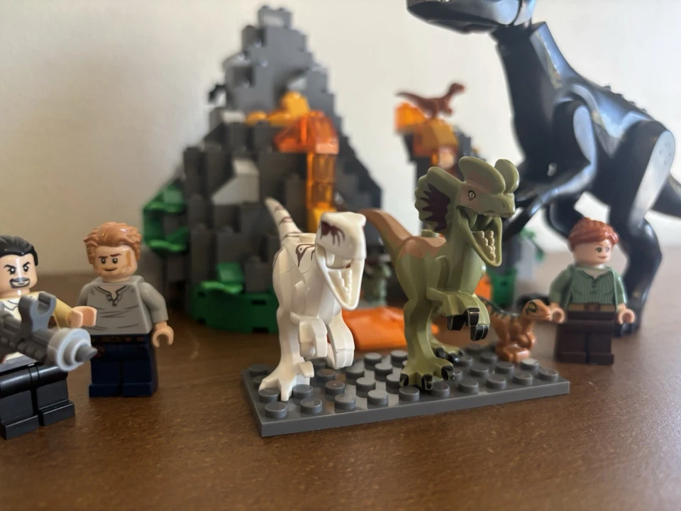 LEGO Jurassic World Lot including Lego Indoraptor - Image 2 of 4