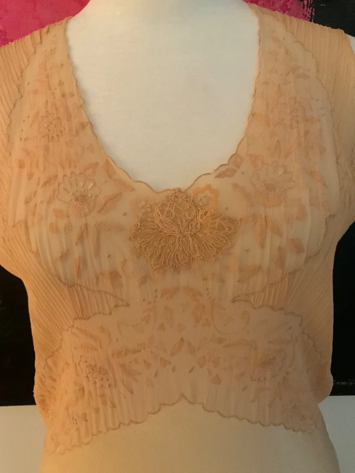 Camisón años 30, seda pura, bordado, detalle plisado - Camisón de seda vintage Foto 2 de 4