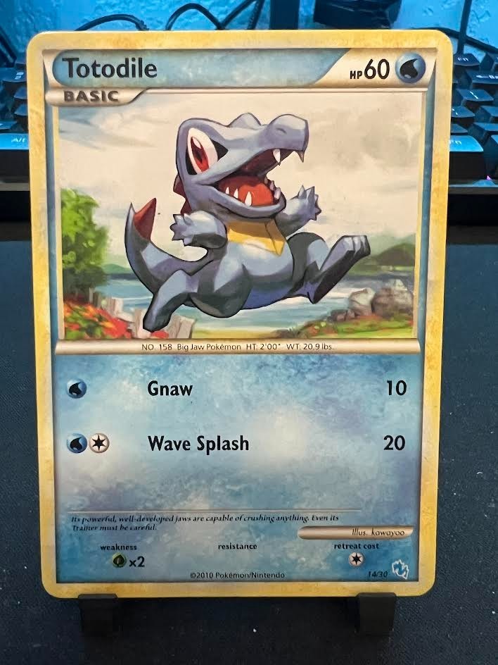 Pokemon Totodile 14/30 non holo HGSS Trainer Kit (Gyarados)