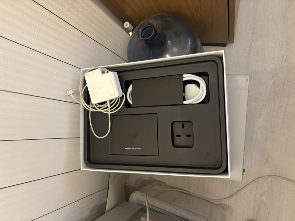 Apple MacBook Air 13.3  Laptop MD760B/A (2013) with Packaging.Perfect condition  - Image 2 of 4