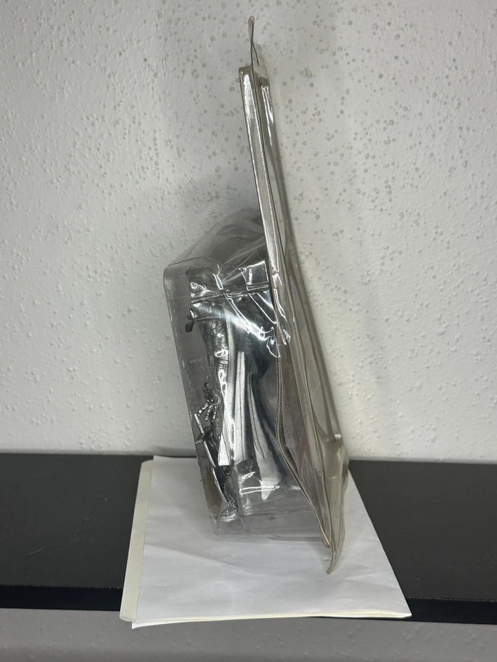 De colección 1995 McFarlane Toys SPAWN Plata Medieval Spawn boxeo dañado Foto 4 de 4