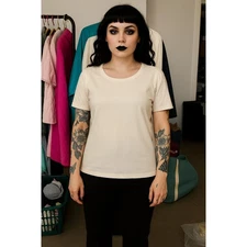 Vintage 90s Boxy Cream Tee – Thick Cotton, Soft Grunge Fit