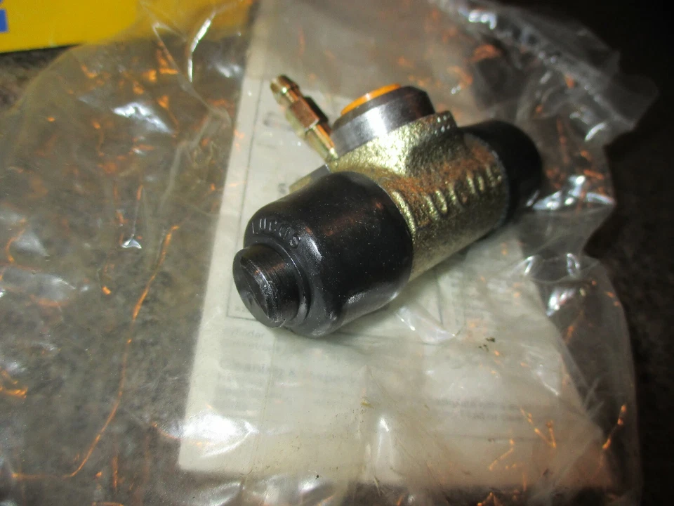 Cilindro de rueda trasera NOS Girling #201017,40880595 1972-80 Audi 80, Fox,Passat,4000 Foto 4 de 4