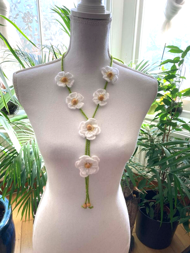 Crochet fancy flowers  white-green colors  handcrafted necklace - Picture 1 of 4