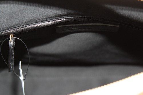 MINI MANO DESNUDA ALEXANDER MCQUEEN DE MANTA $1360 - Imagen 7 de 9