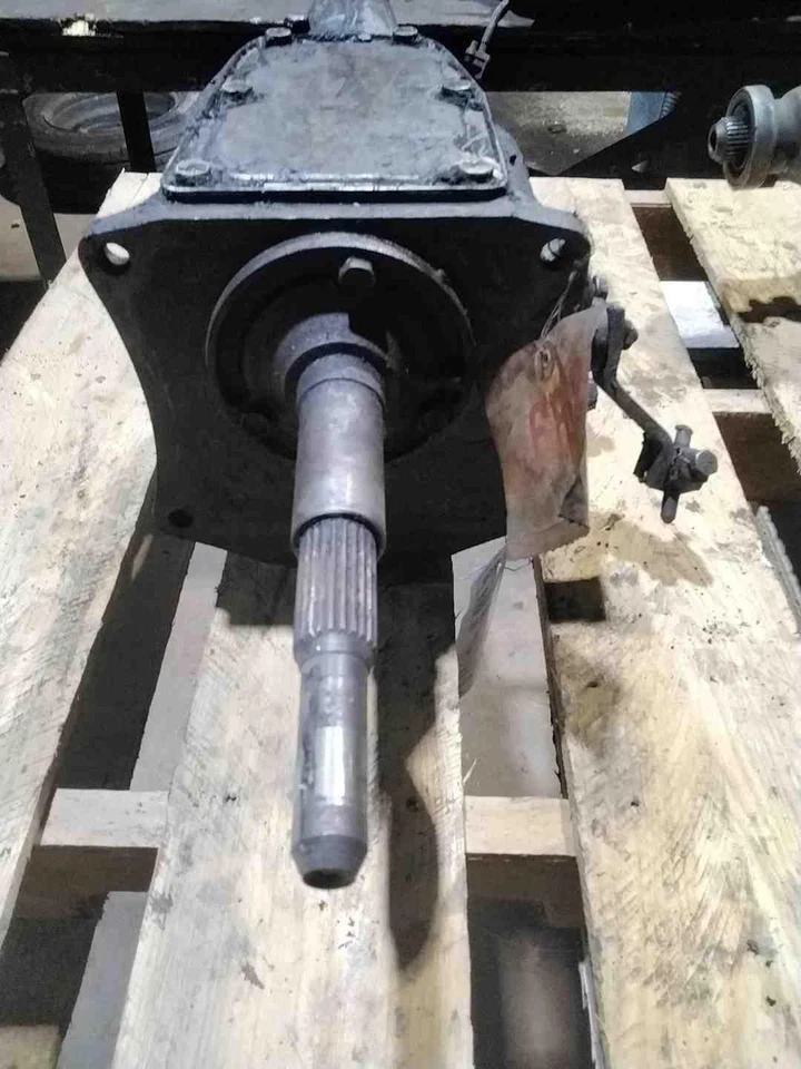 1966 - 1972 DODGE DART 3spd Top Cover Transmission. Stored 45 years. - Image 3 of 4