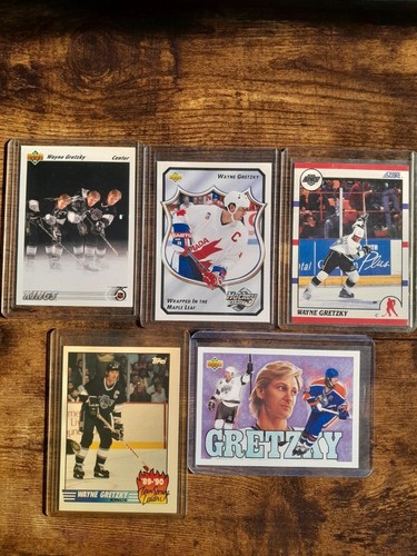 WAYNE GRETZKY 54 hockey card lot "The Great One" - Hall of Fame - LA Kings 