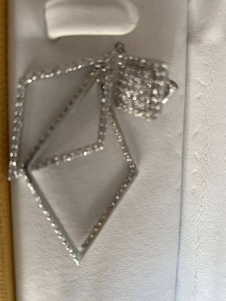 Preciosos aretes araña de diamantes de oro blanco de 18k para dama Foto 3 de 4