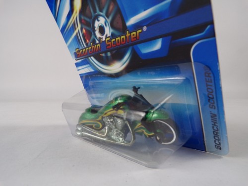 Van / Sports Car / Hot Wheels Scorchin Scooter #183 J3480 #H10 - Picture 4 of 5