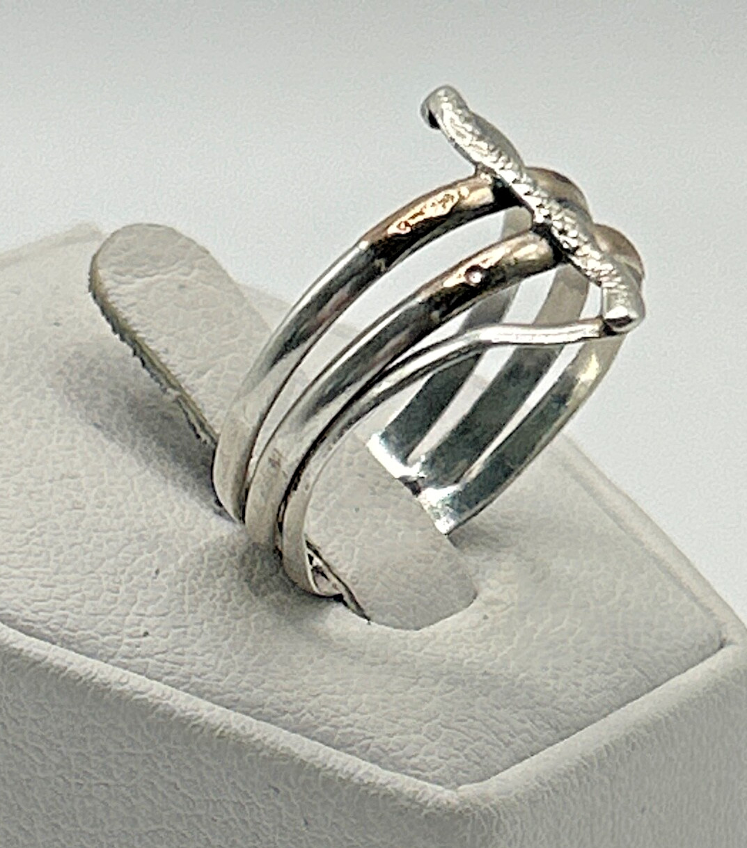 STUNNING .925 Vintage Sterling Silver Estate Ring Size 7.75