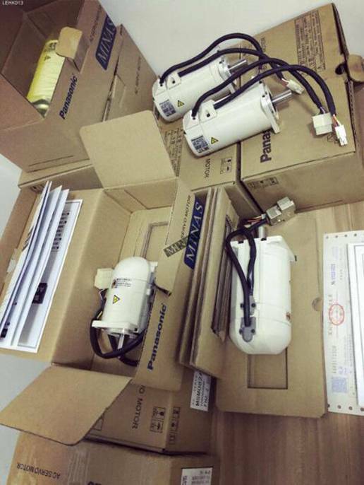 1Pcs Panasonic Servo Motor MSM5AZP2N New
