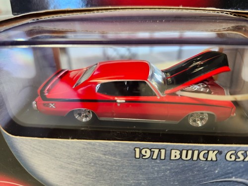 2001 100% Hot Wheels 1971 Buick GSK in red w/lifted hood and Real Riders - Picture 2 of 3