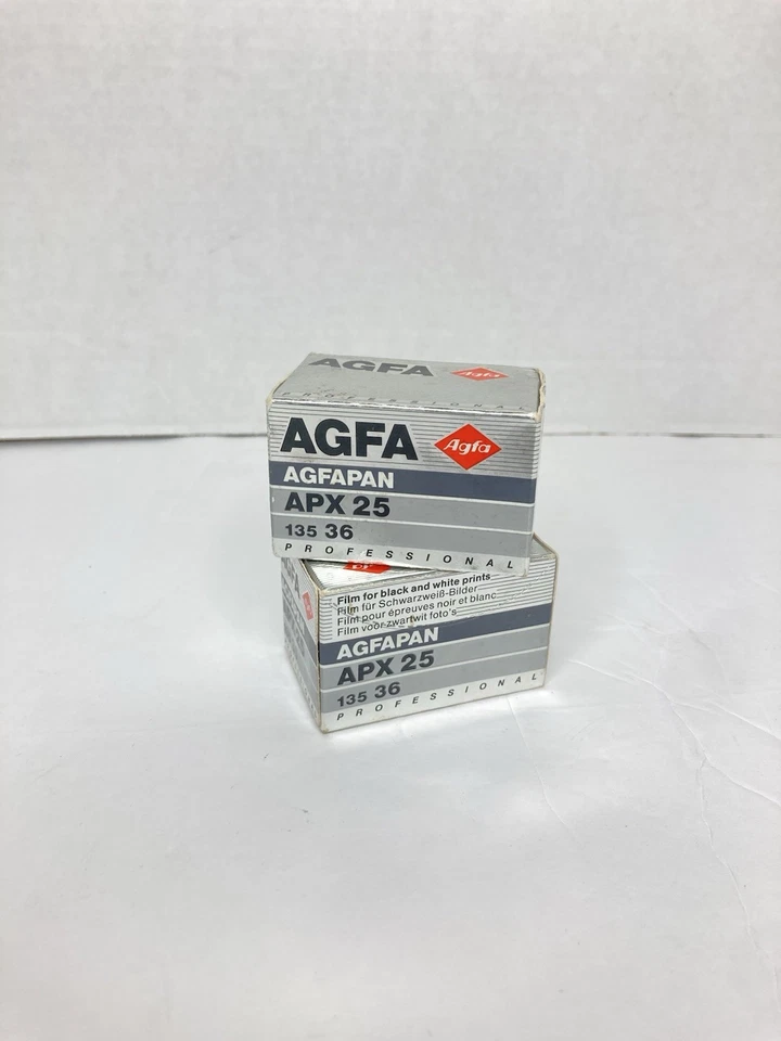 2 rollos de película Agfa APX 25 35 mm blanco y negro 36 exposiciones - caducado 07/1994 Foto 4 de 4