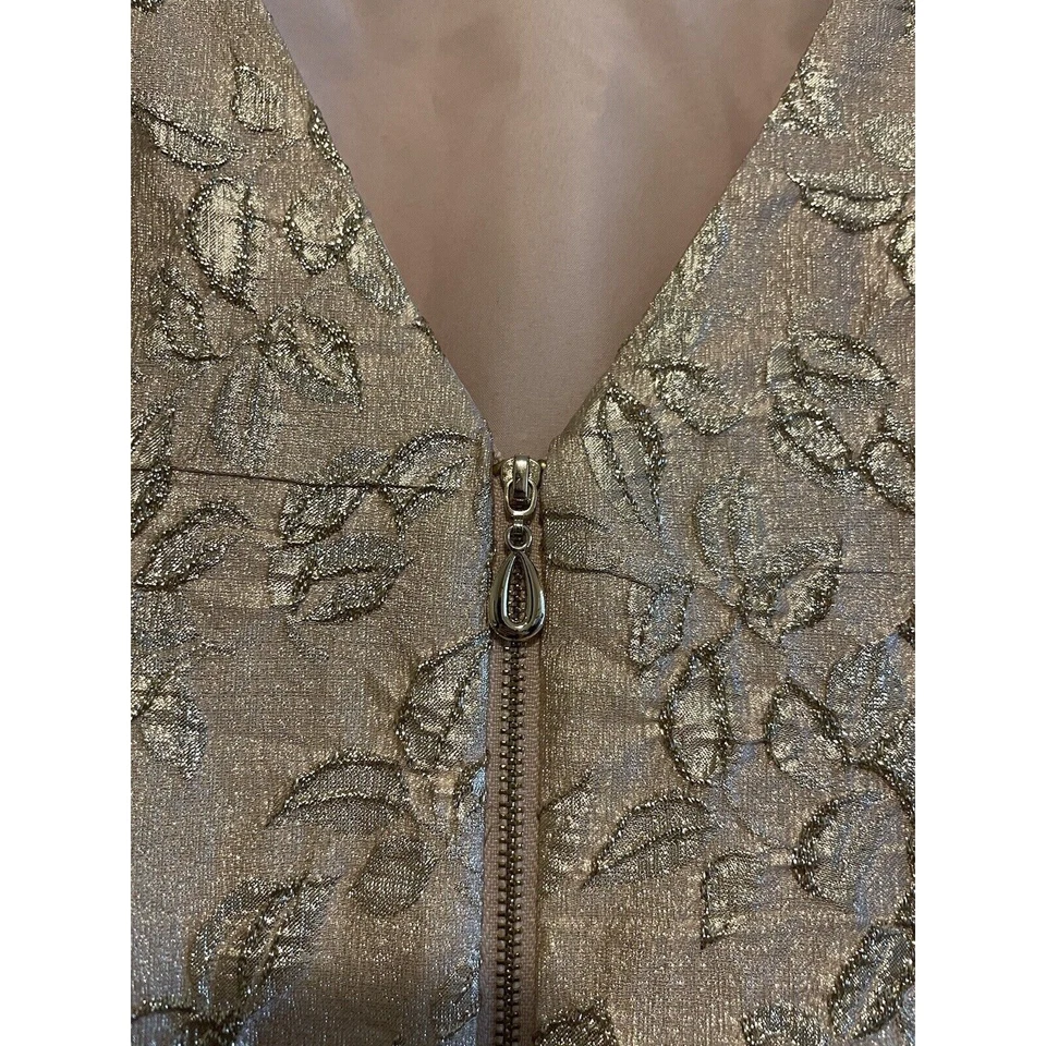 Vestido de cóctel Nicole Miller talla 6 dorado metálico texturizado floral sin mangas Foto 3 de 4