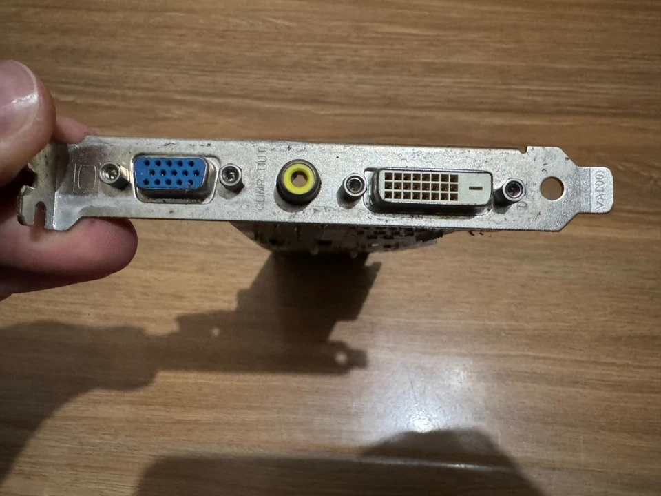 Gigabyte Nvidia FX 5200 128mb Agp Graphics Card GV-N52128DS - Image 3 of 4