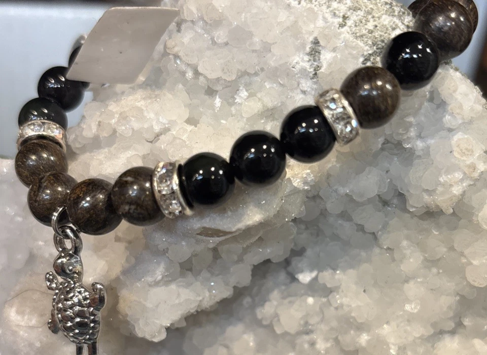 Круглый браслет из бронзита и радужного обсидиана 8 мм с подвеской в виде черепахи - Изображение 3 из 4