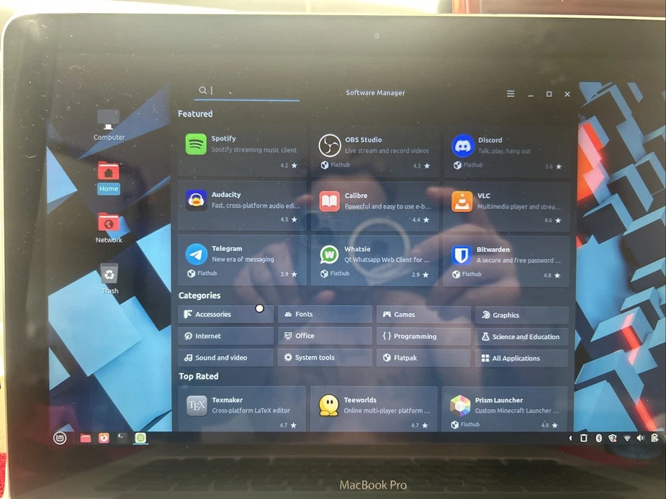 MacBook Pro funcionando Linux como nuevo 1 TB 16 RAM. Usado pero funciona bien y súper rápido Foto 2 de 4