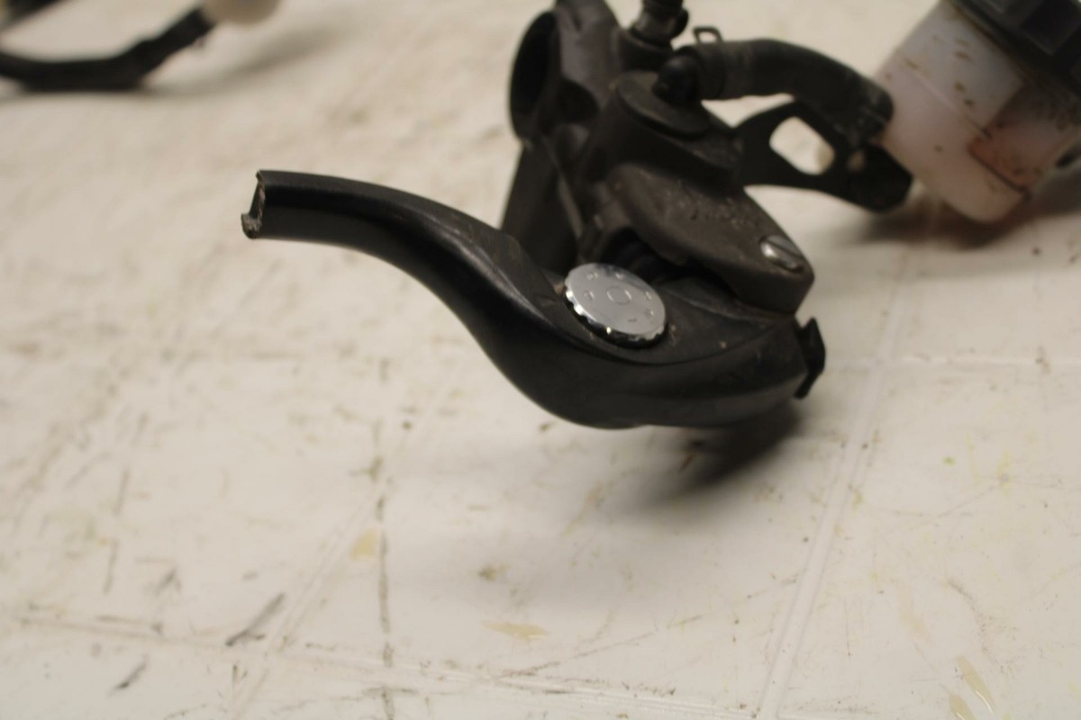 R.ilb✧︎です。 OEM Kawasaki ZX-6R 2009-2012 & 2022 Front Brake Master