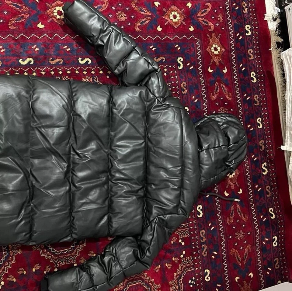 ZARA FW21 BLACK FAUX LEATHER HOODED PUFFER COAT WITH ZIPPED POCKETS SIZE M - Image 4 of 4