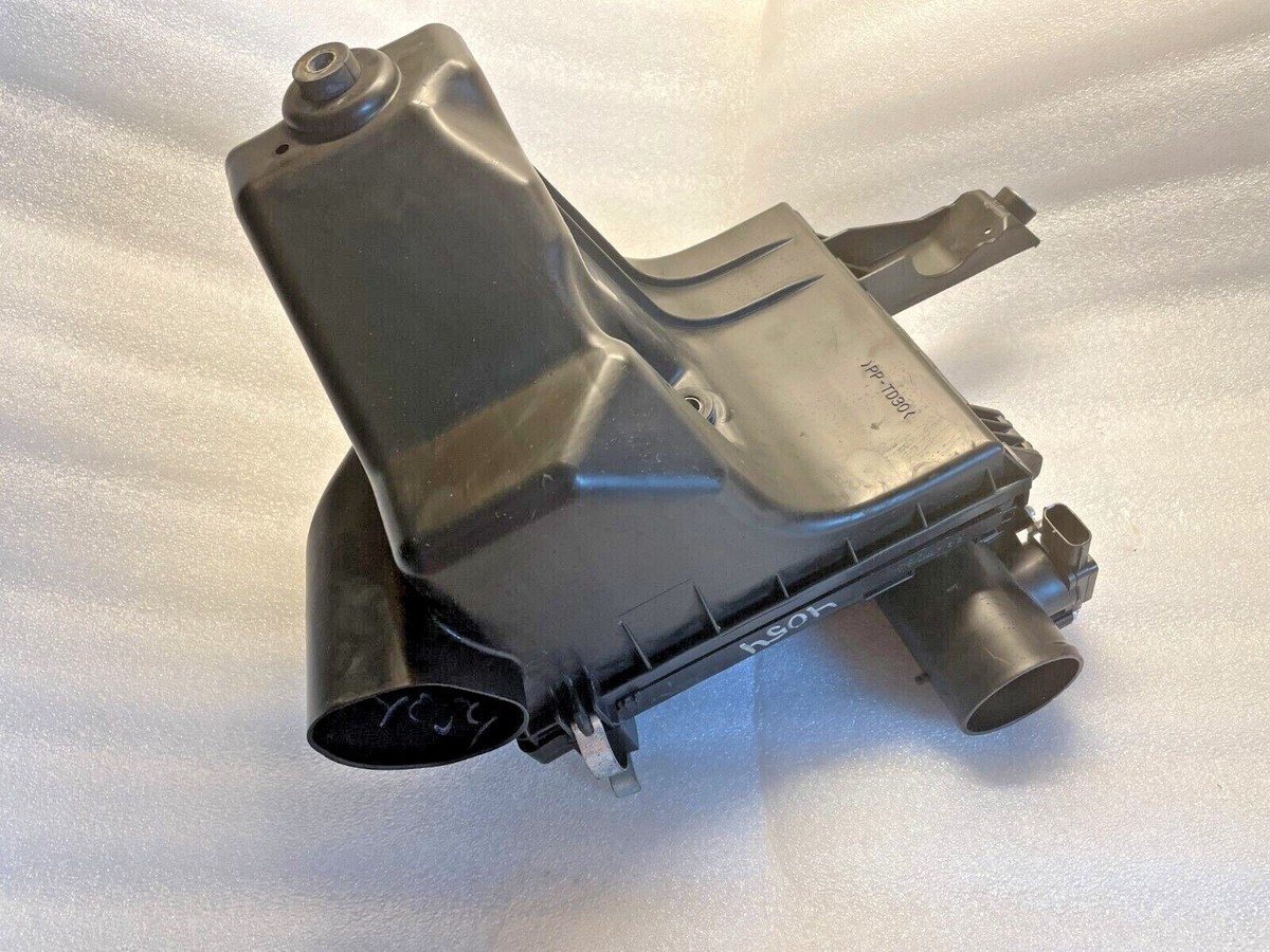 2010 2011 2012 2013 2014 15 Toyota Prius Air Cleaner 17812-37030