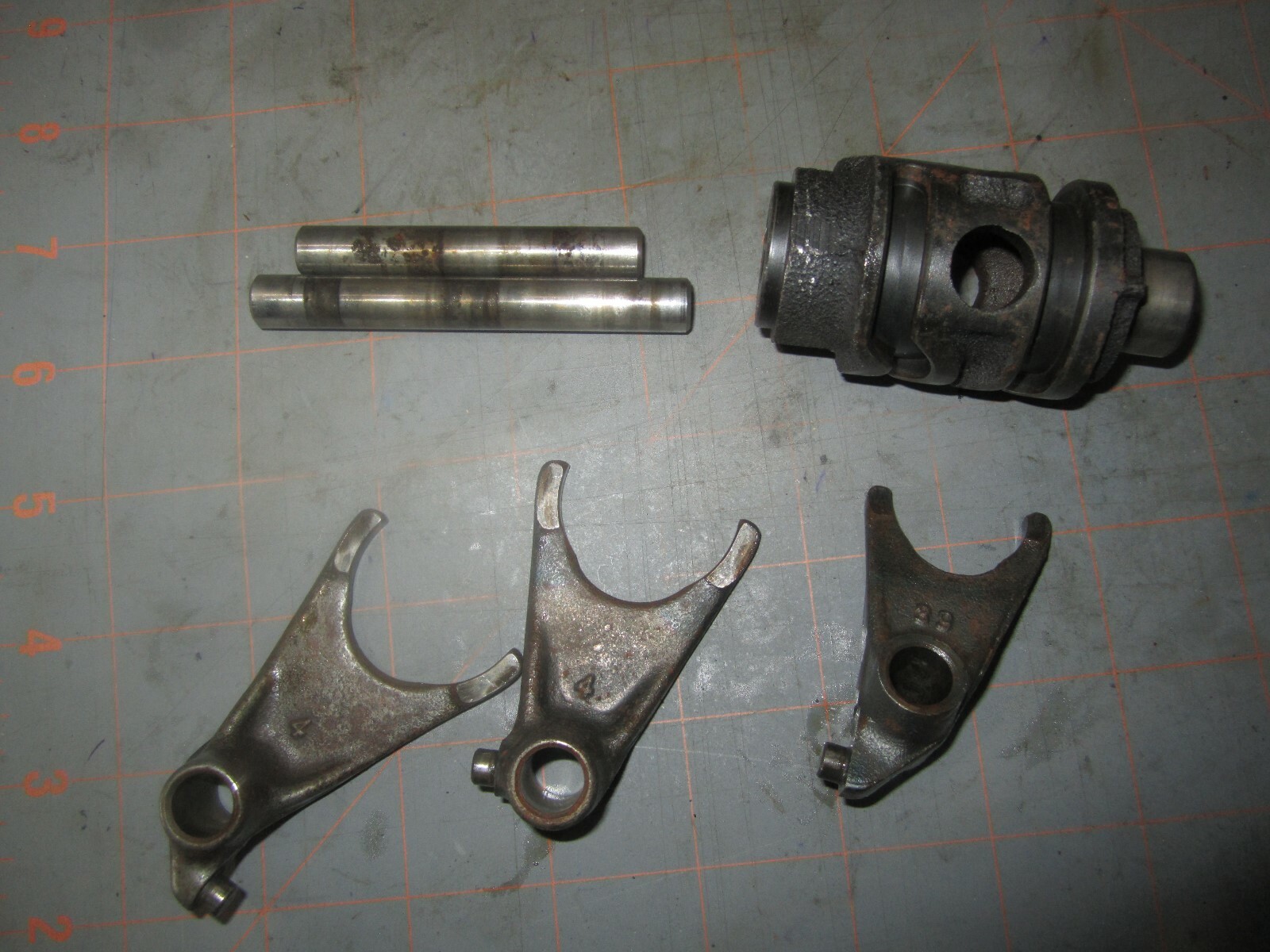 KX80 TRANSMISSION GEAR BOX SHIFT FORK DRUM SHAFT 88 89 90 91 92 93 94