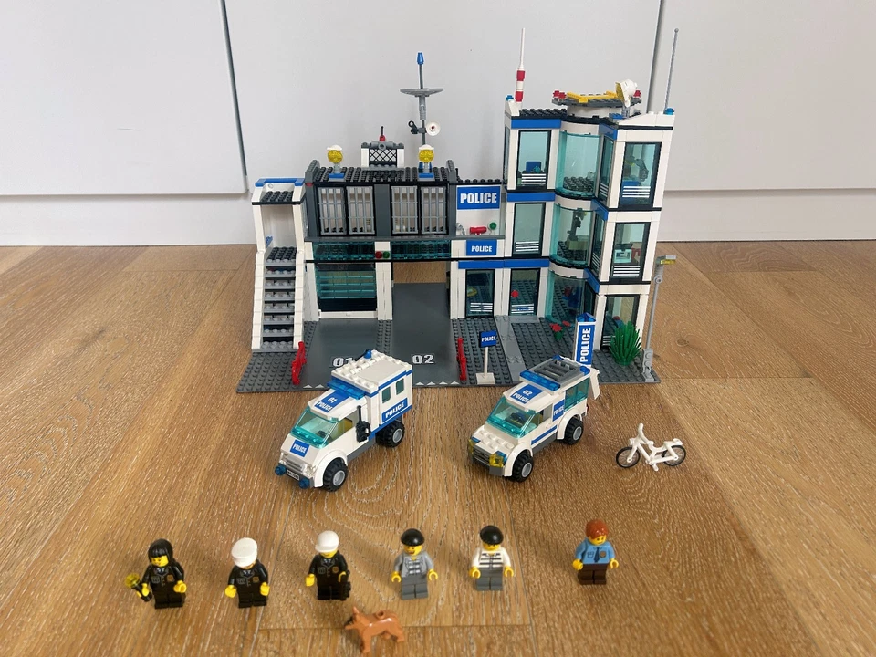 LEGO City 7498 Police Station, photo 4 sur 5