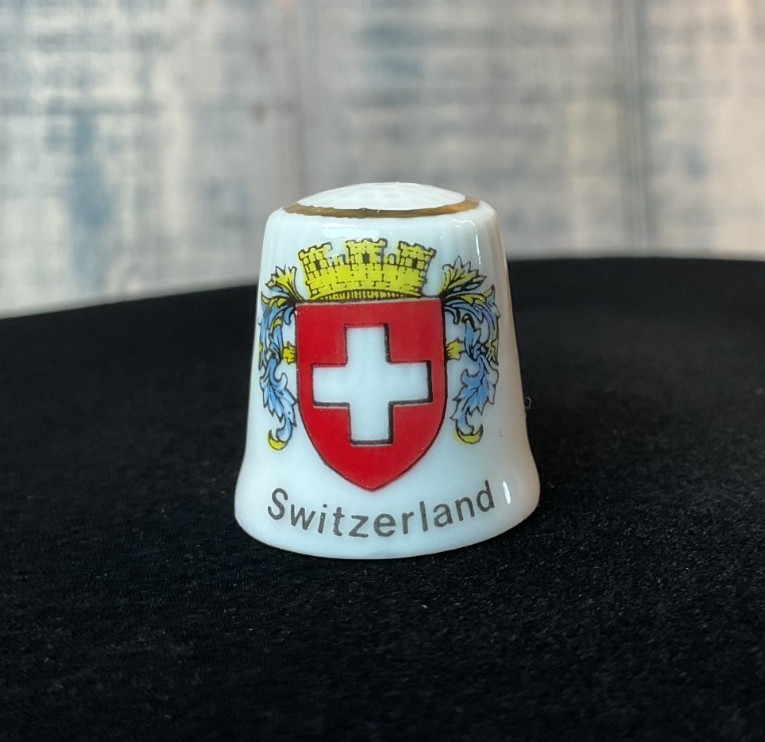 Vintage Switzerland Porcelain Souvenir Thimble – Swiss Crest & Gold Trim Design