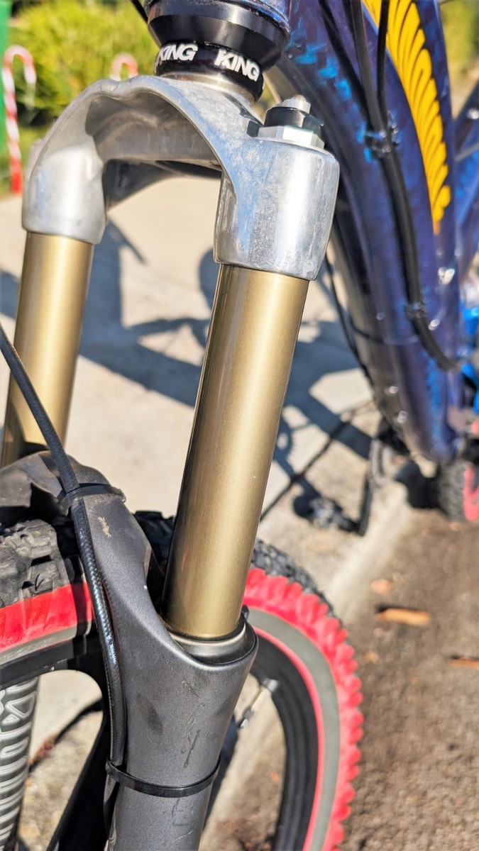 Cannondale Super V Raven 900 SX ,Marzocchi Fork ,Grimeca Magnesium