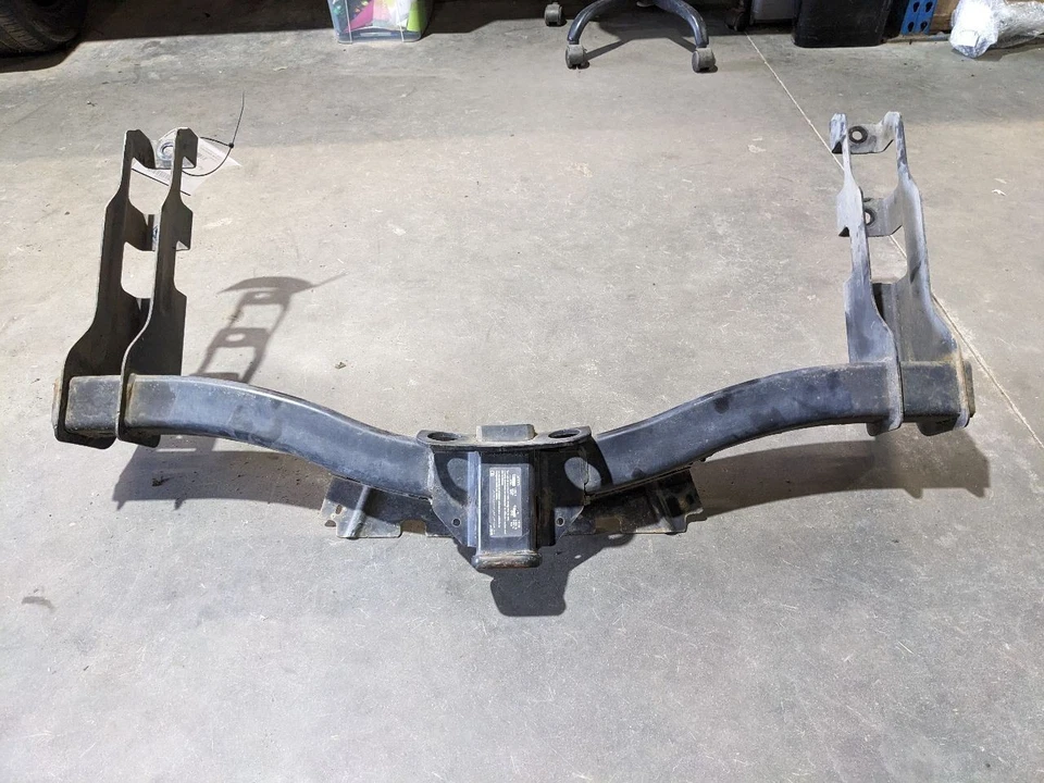 GMC Sierra 1500 Silverado 1500 Rear Trailer Tow Hitch Bar w/ Plug 2014-2 1174254 - Image 3 of 4