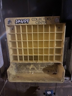 Wallace Berrie Smurf Display Case Yellow Plastic Collector's Center As-is