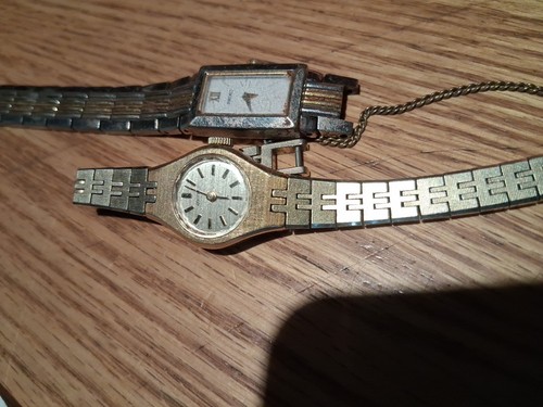 Seiko Watches Woman's 900 351 & 041 820 2 Rare Seiko Watches Gold Tone
