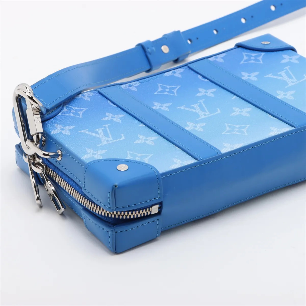 Louis Vuitton monogram clouds soft trunk wallet M45432 Blue There was an RFID re image 4