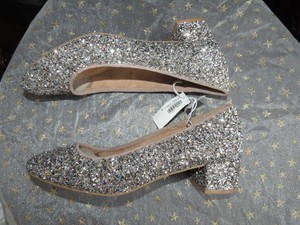 navy sparkly pumps