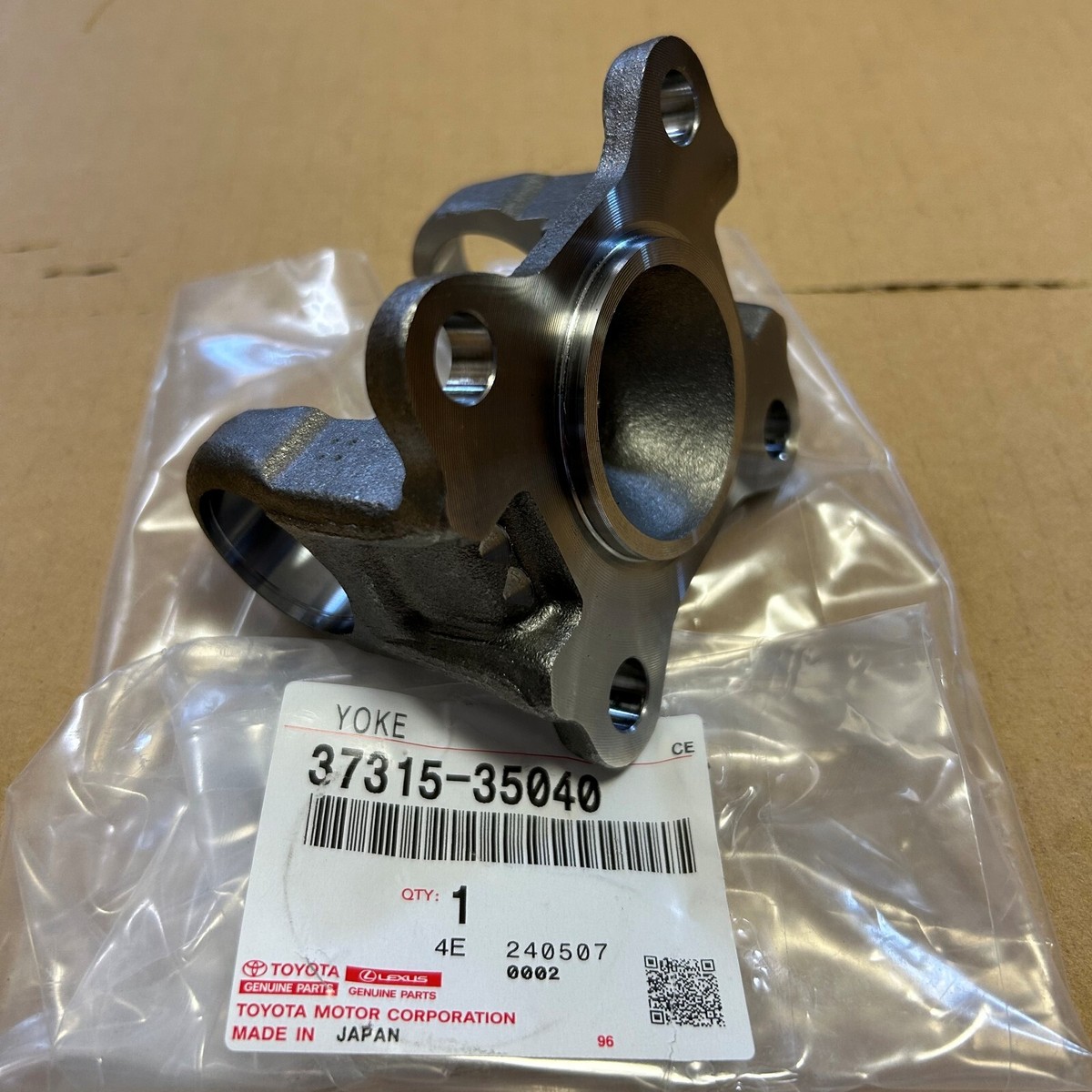 NEW】TOYOTA Genuine CELICA Universal Joint Flange Yoke 37315-35040