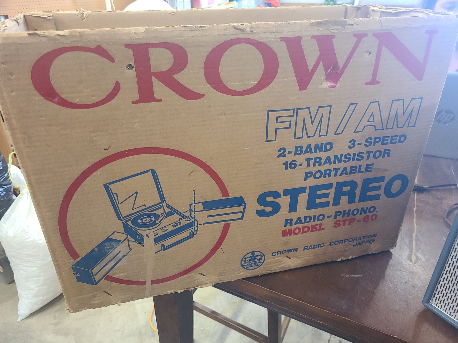 Vintage Crown STP-60 stereo phonograph boom box portable fm am 3 speed turntable