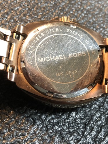 Michael Kors Women’s Watch MK5692 Crystal Scratches Runs Parts Or Repair - Picture 6 of 16