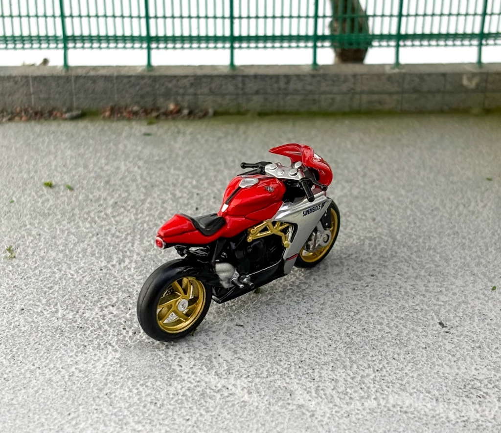 CM 1:64 Agusta Superveloce SV800 Figure Model Diecast Metal