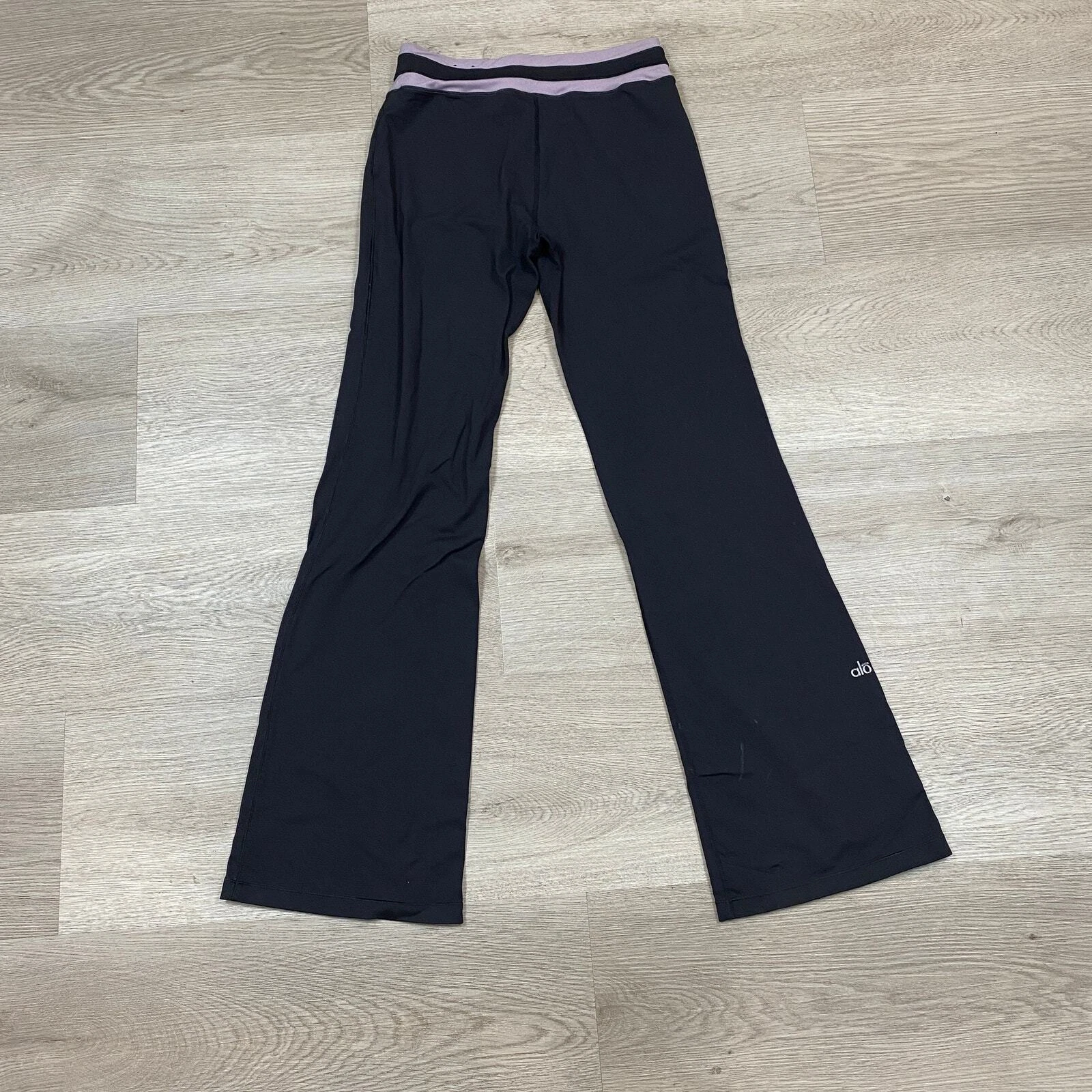 alo-yoga flare yoga pants loungewear leggings