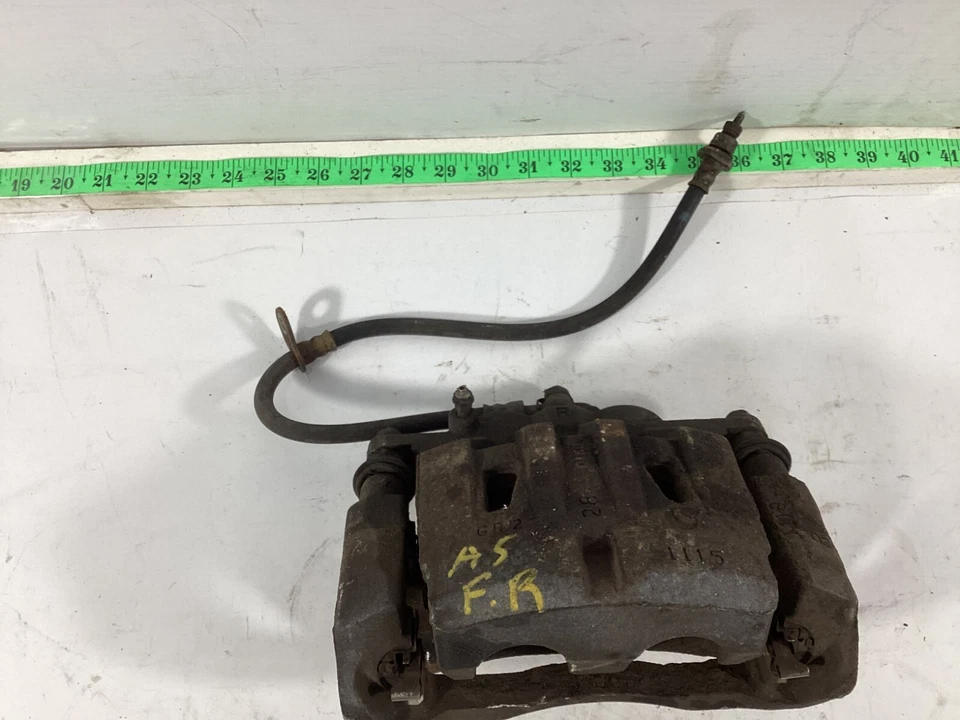 Conjunto de pinza de freno delantera derecha lado pasajero Toyota Sienna 2011-2014 OEM. Foto 3 de 4