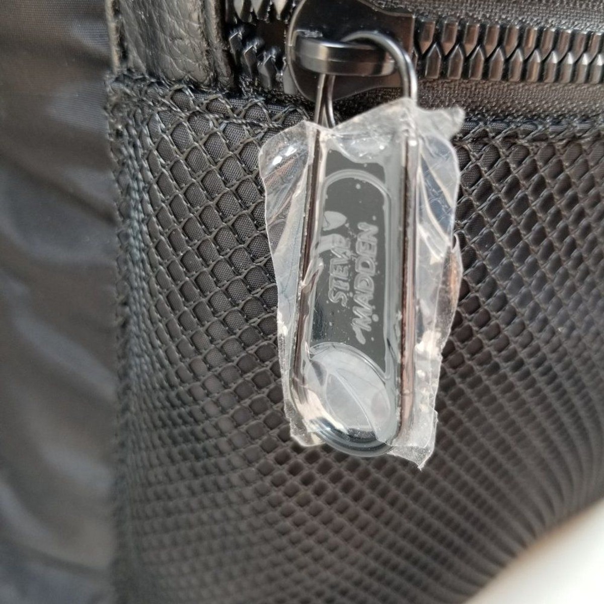 Steve Madden pluck Black Bjana with 2 drink mesh pockets. BIGSCHMONA JELLY Black Women main image 4