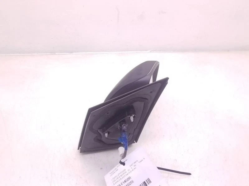 07-12 MONTAJE ESPEJO RETROVISOR LATERAL PASAJERO TOYOTA YARIS Foto 2 de 4