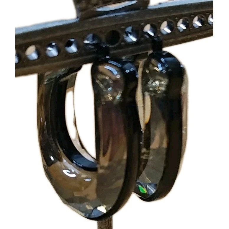 Pendientes de aro Coach Signature acrílicos facetados con logotipo "C" negros nuevos en caja $125 regalos  Foto 3 de 4