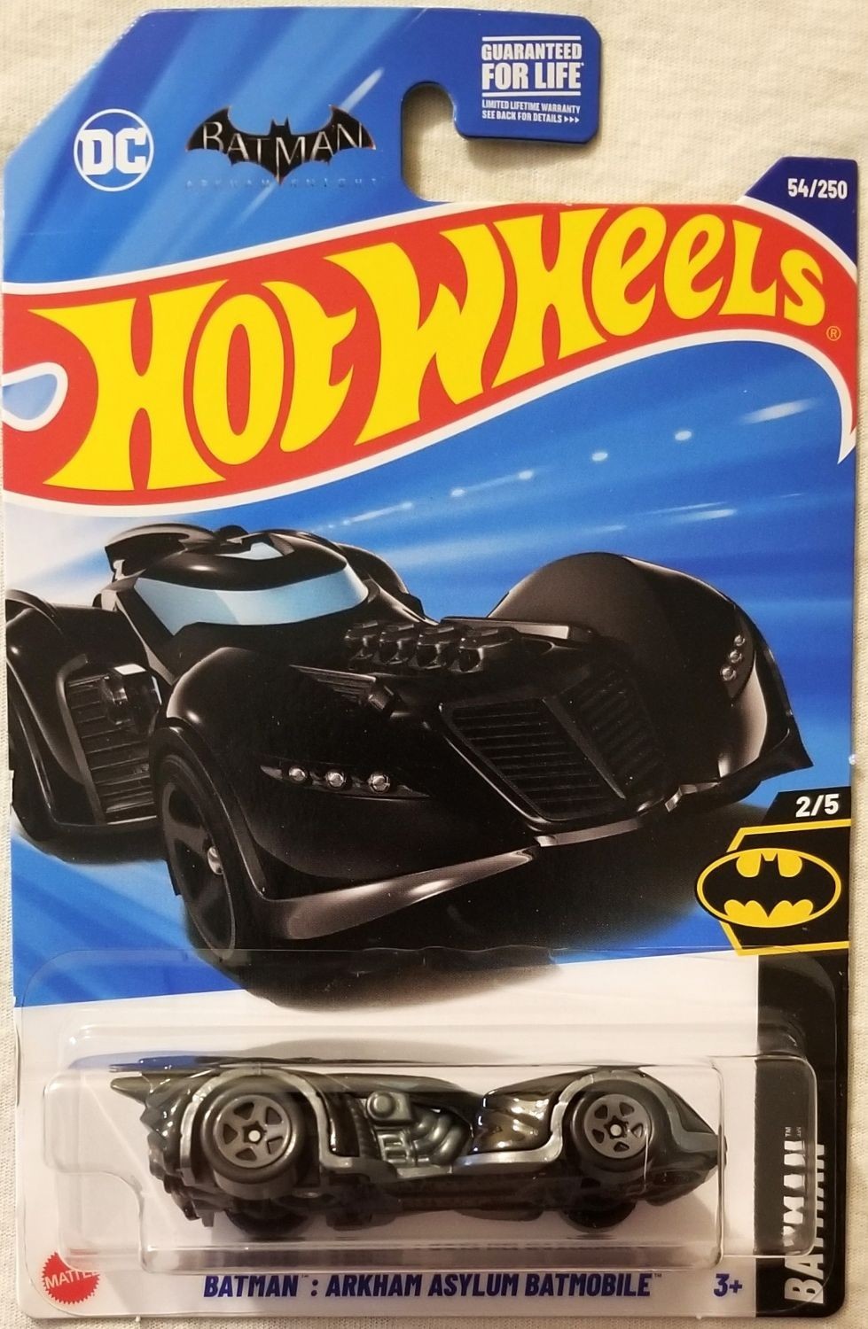 Hot Wheels - 2025 Batman 2/5 Batman: Arkham Asylum Batmobile 54/250 (BBHYX81)
