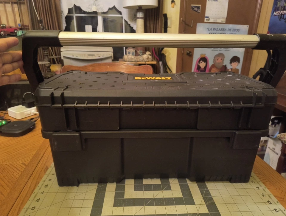 Dewalt 2 in in Tool Box 22 x 10 - Image 3 of 4