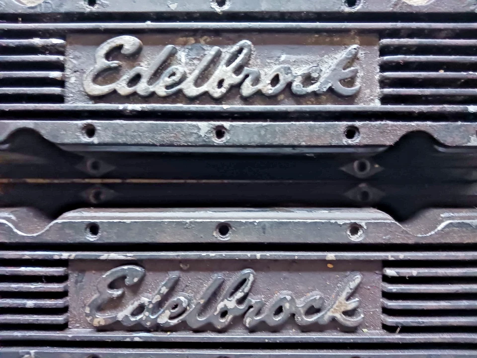 EDELBROCK ELITE SBC ALUMINUM TALL FINNED VALVE COVERS  + GASKETS BLACK NICE!!! - Image 4 of 4