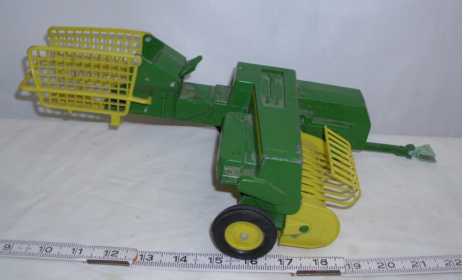 ERTL JOHN DEERE HAY BALER 585 DIE CAST MODEL TOY 1/16 SCALE NICE eBay
