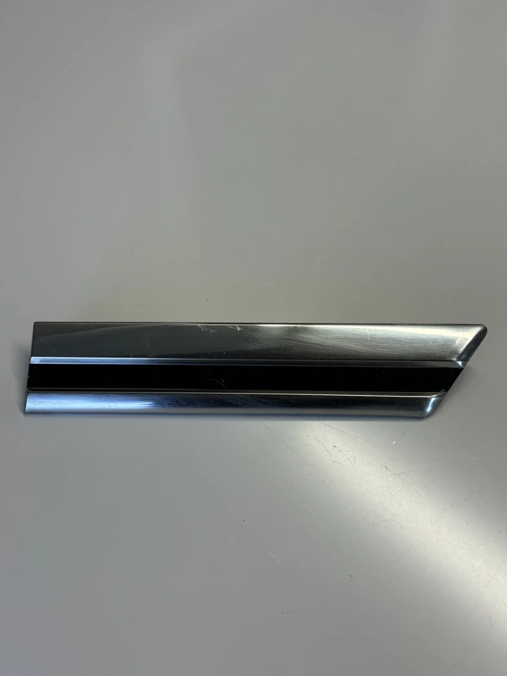 1976-80 International Scout 2 , Travelall, Traveller, RH Fender Trim , Stainless - Image 4 of 4