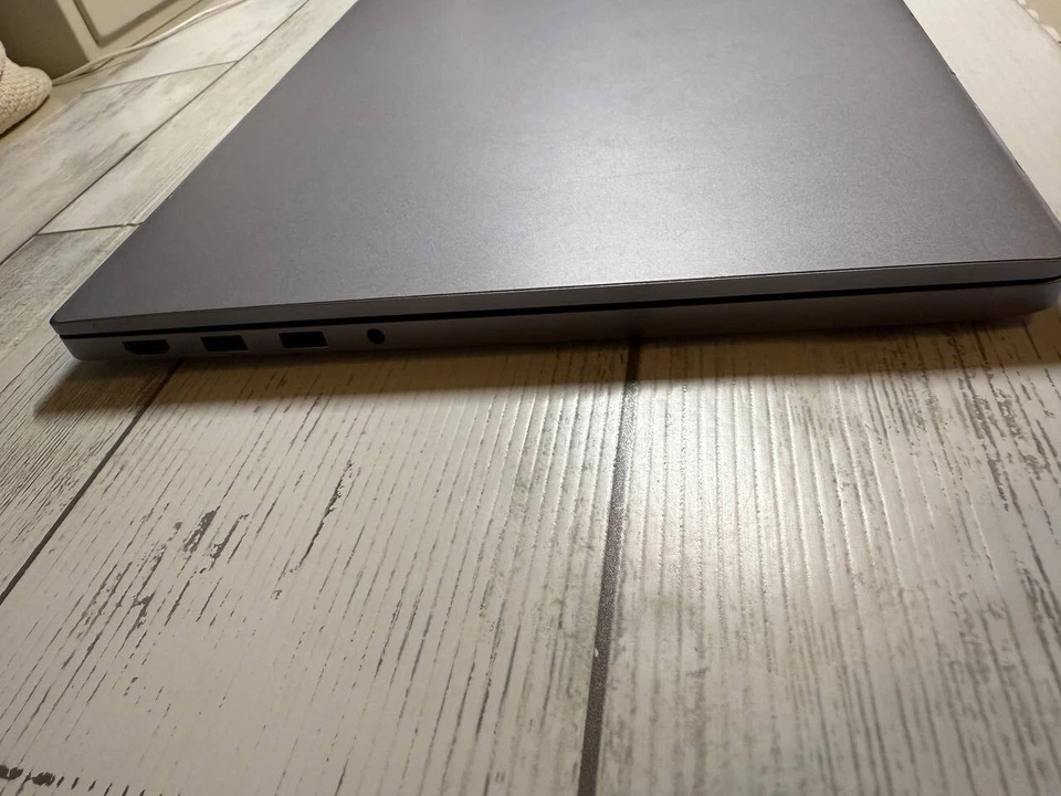 Xiaomi Mi Notebook Pro  - 15" - i5 8550u - 8GB DDR4 - NVIDIA MX 150 - 256GB SSD - Immagine 3 di 4
