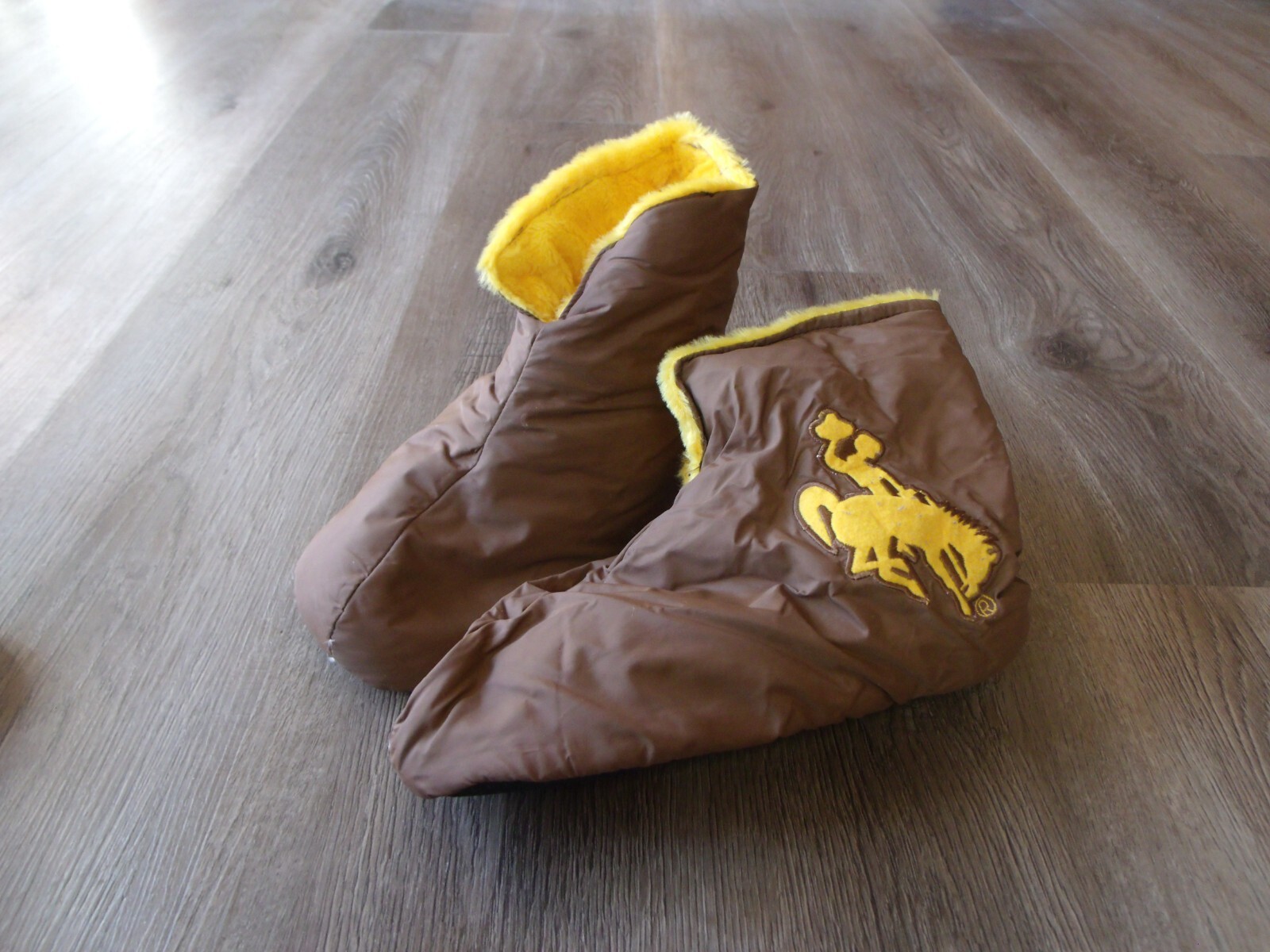 PANTOFOLA D’ORO PANTOFOLE DA COLLEZIONE UNIVERSITY OF WYOMING MARRONE ORO TAGLIA LARGE