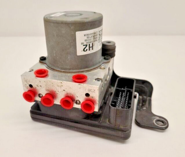 2016-2018 Hyundai Tucson ABS Anti-Lock Brake Pump Control Module Assembly